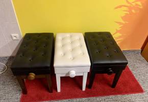 Klavírové židličky Beethovenka v různých povrchových úpravách